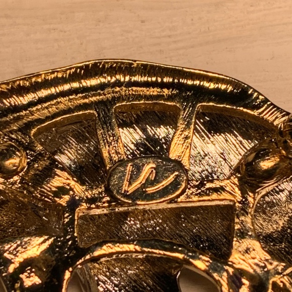 Vintage Shining Silver and Gold Tone Elephant Brooch. - Picture 8 of 10